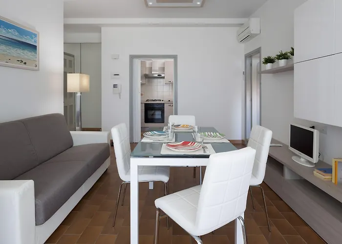 아파트 Residenza Levante 리치오네